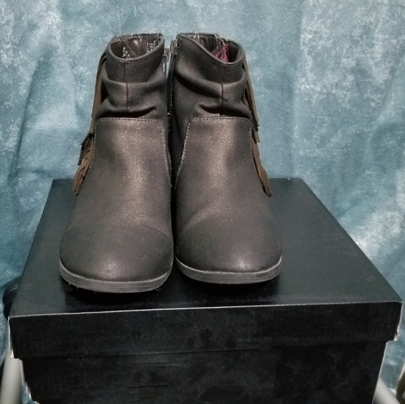 Boots - Picture 2 of 6